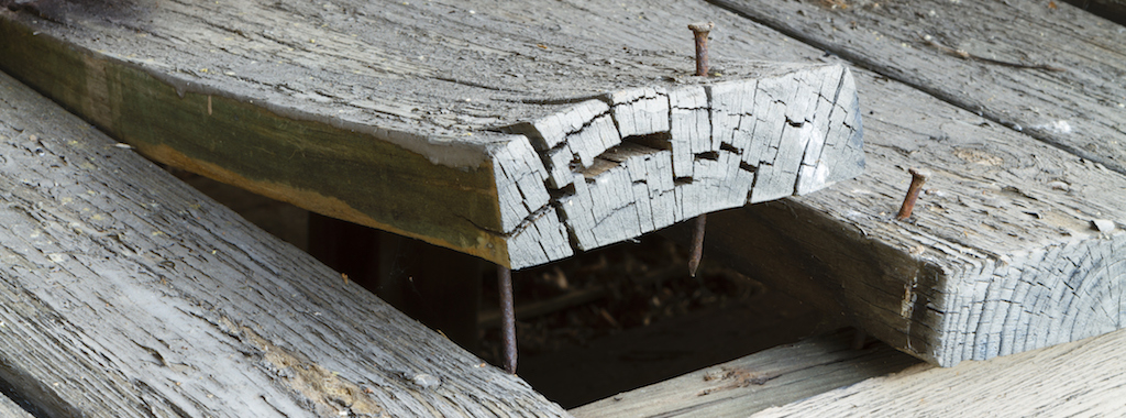 Deck Safety: 5 Warning Signs of an Unsafe Deck