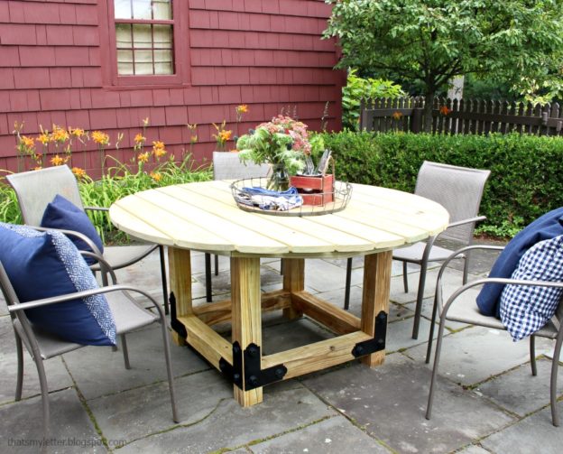 To Build A Round Outdoor Dining Table, Round Wood Patio Table Plans