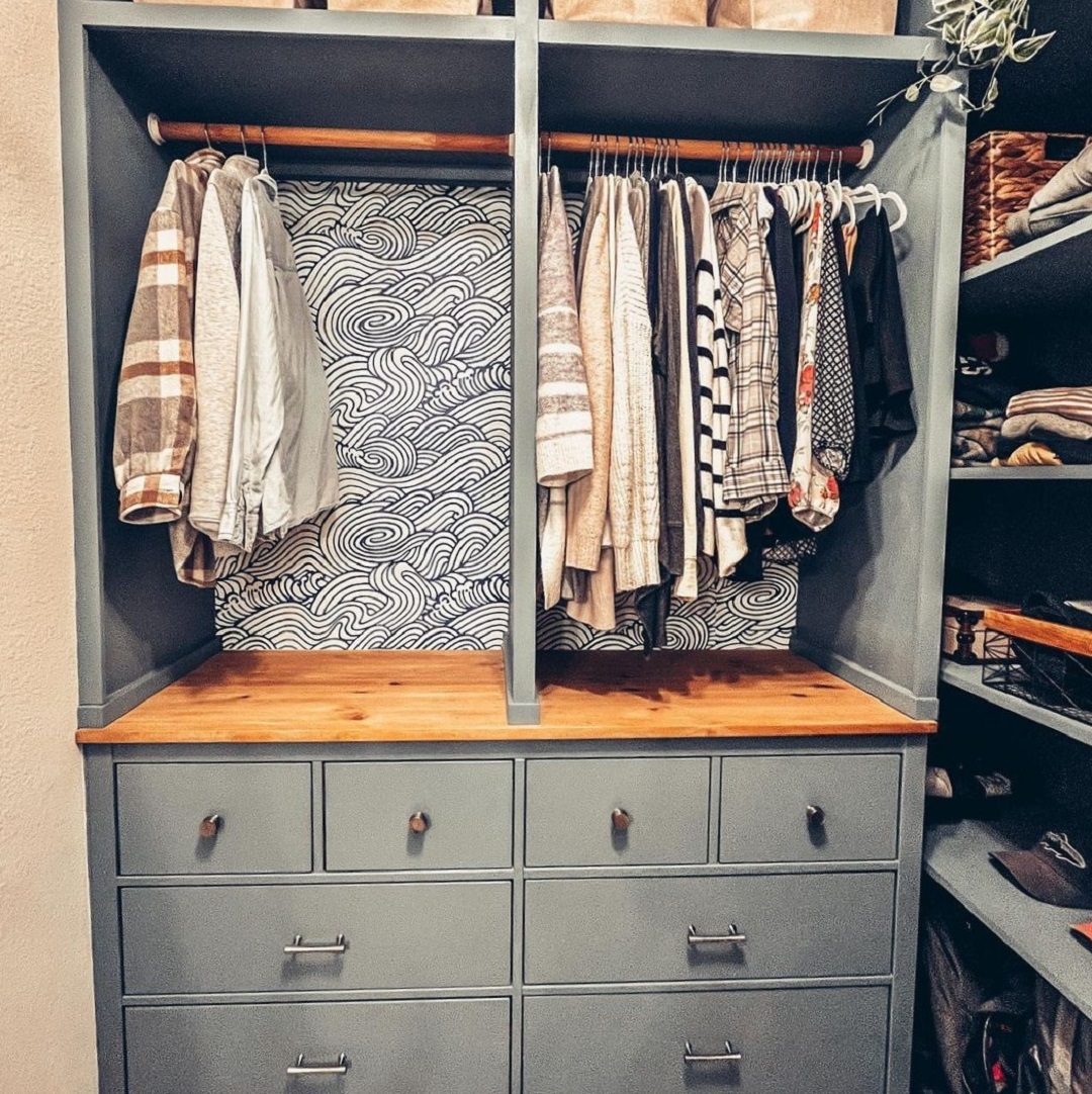 New DIY Closet: hanging and drawer space