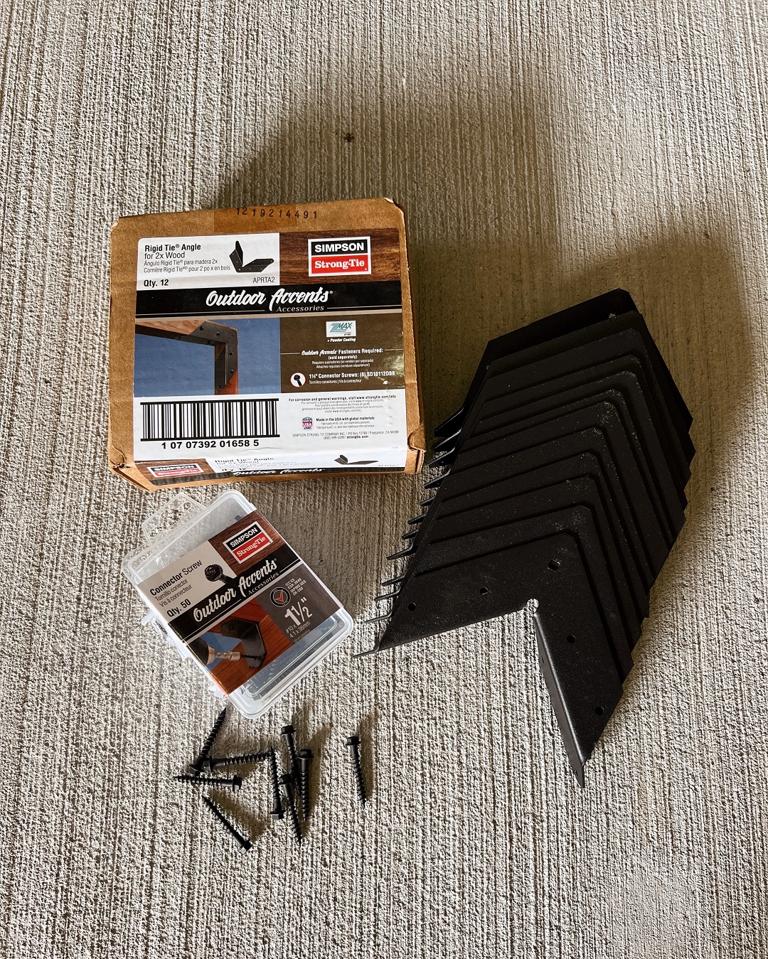 Simpson Strong-Tie Outdoor Accents® APRTA Rigid Tie® angles and Outdoor Accents 1 ½" Connector screws 